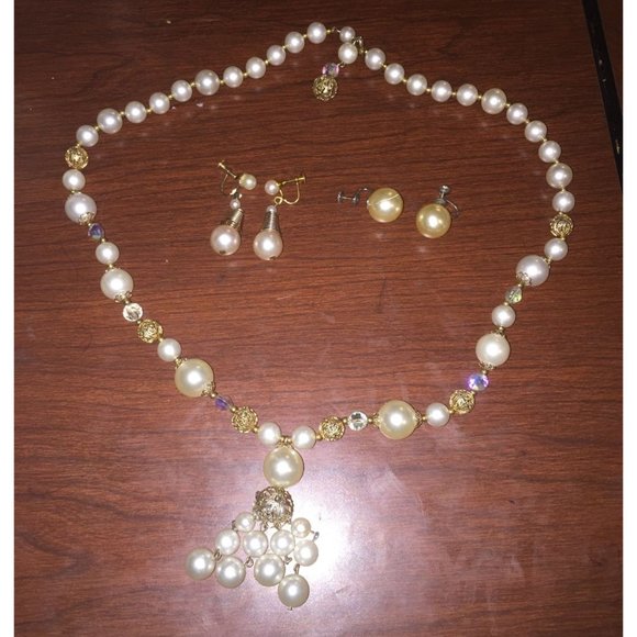 Womens Faux Pearl and Crystal Drop Necklace with 2 Pairs of Earrings - Picture 2 of 9